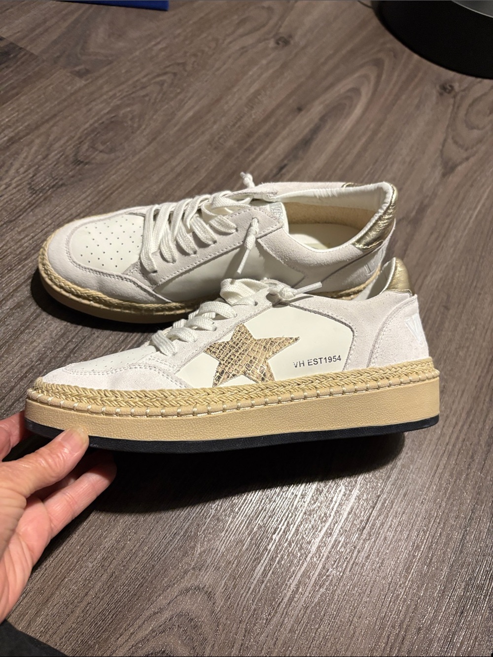 NWOT Vintage Havana Denisse 28 Raffia/Snake/Gold Sneakers -Size 7